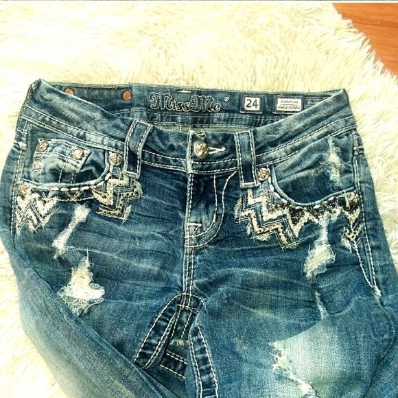 Miss Me Denim - Miss Me bedazzled pockets signature ankle skinny
